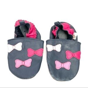 6/$20 ⭐️ 𝅺Black Bow Accented Leather Baby Shoes US 18-24M